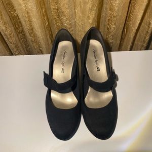 Black suede size 9 Mary Jane heels